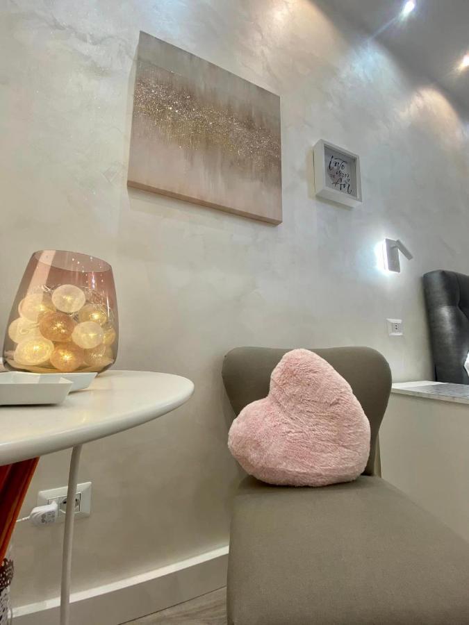 Apartment Close To The Coloseum, 2 Minutes Walk From Metro A Екстер'єр фото
